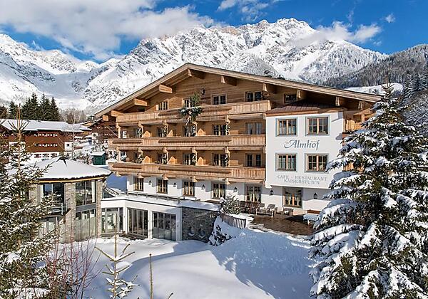 Hotel Almhof im Winter