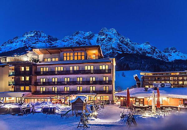 Hotel Bacher Aussenansicht Südseite