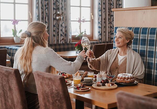 Stoaberg-Moods-indoor-Mutter-und-Tochter-web-8