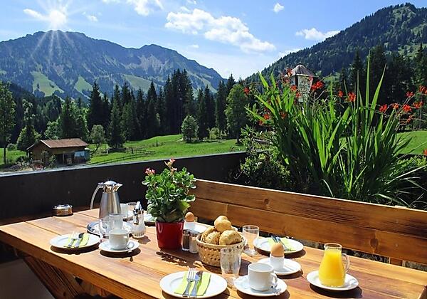 Fruehstueckstisch_Terrasse_1024x768