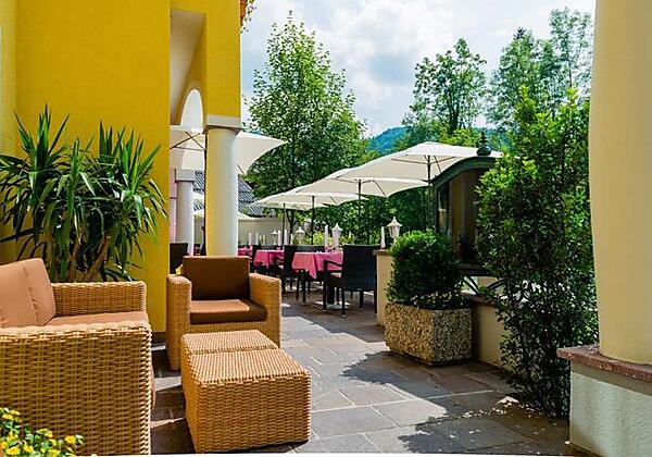 Eintritt in den Gastgarten mit Lounge