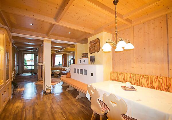 Aufenthaltsraum Tisch