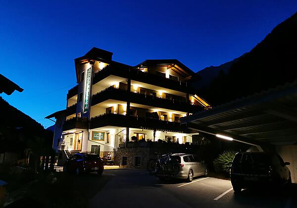 Außenansicht - Nacht