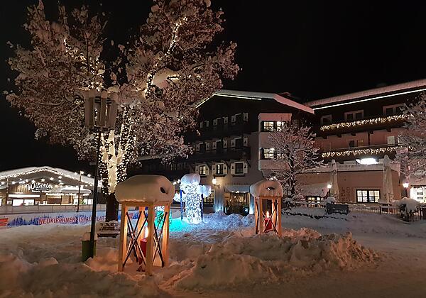 Winter Stimmung  vorm Hotel