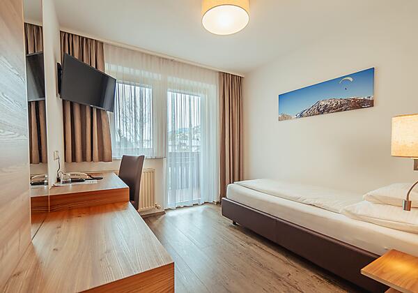 012-0-EZ-HotelGesser-min