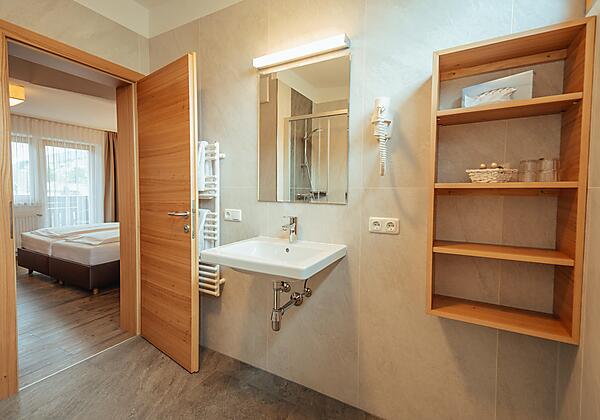 019-4-DZ-HotelGesser