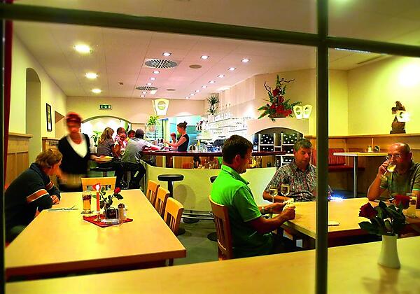 Goldener Fisch Schank1