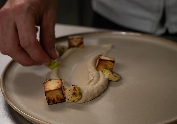 chef-anrichten-genuss-gericht