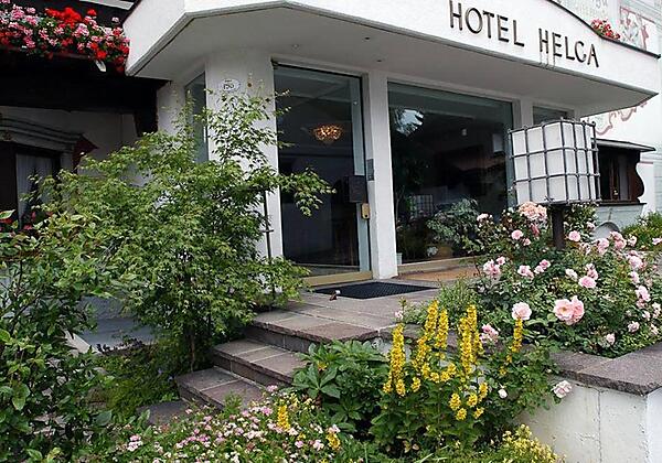 Eingang Hotel Helga Seefeld in Tirol