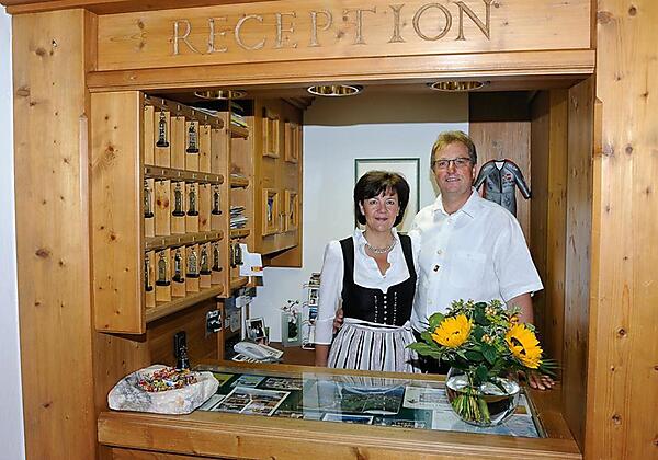 Rezeption und Gastgeber Hotel Helga Seefeld