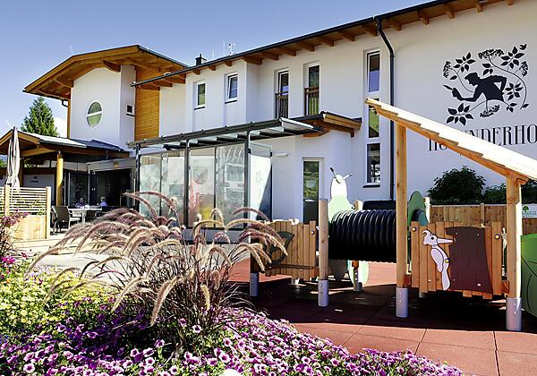 Holunderhof Au+ƒen Spielplatz Sommer 2013