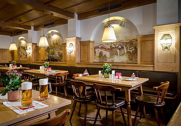 Braurestaurant Bank mit zwei Bier