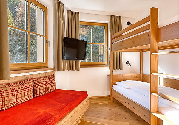 Familienhotel-Grossarl-Kinderzimmer-Familienstudio