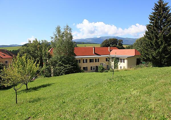 Blick über das Pichhlschloss zur Grebenzen