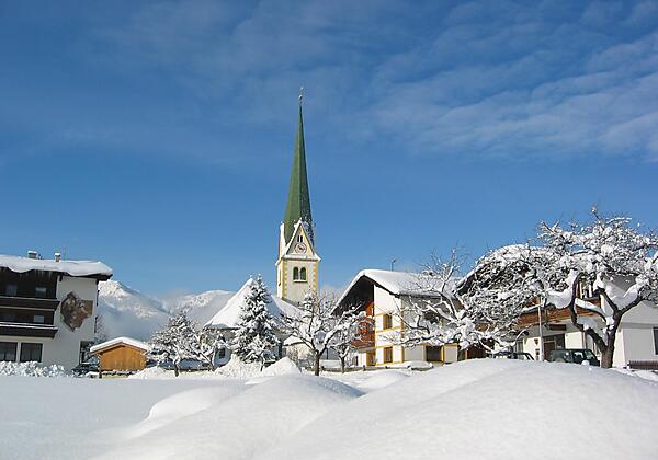 Kirche in Brandenberg im Winter