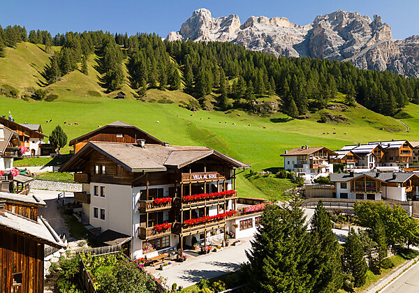 Hotel Villa al Sole Sommer, sicht auf Lavarella und Conturines