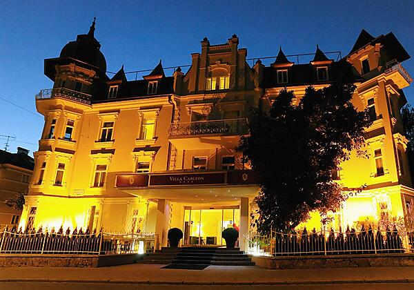 Aussenansicht Hotel Villa Carlton Nacht