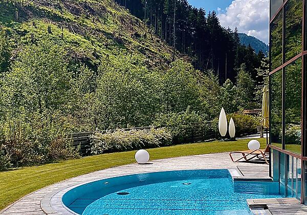 Außenansicht Pool Sommer nu 2