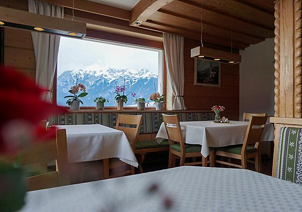 Aufenthaltsraum mit Panoramablick