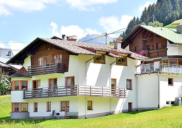 Hausansicht Sommer_1