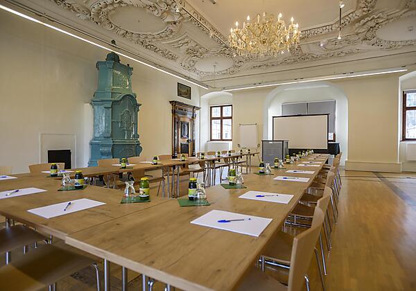 seminarraum-u-form-jufa-hotel-pyhrn-priel-beamer