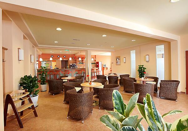 hotelbar-cafe-jufa-hotel-lungau-1440x960