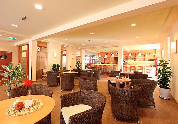 cafe-jufa-hotel-lungau-tischdeko-1440x960