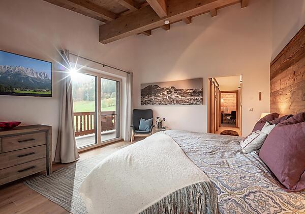 Schalfzimmer_1 mit sehr großen Doppelbett