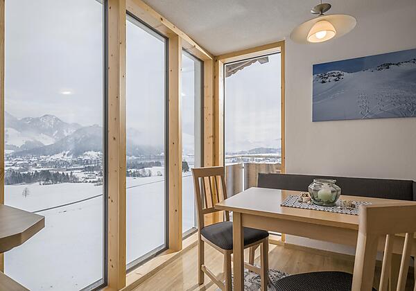 Chalet_Strobl_Amberg_28_Walchsee_Essbereich_Ausbli