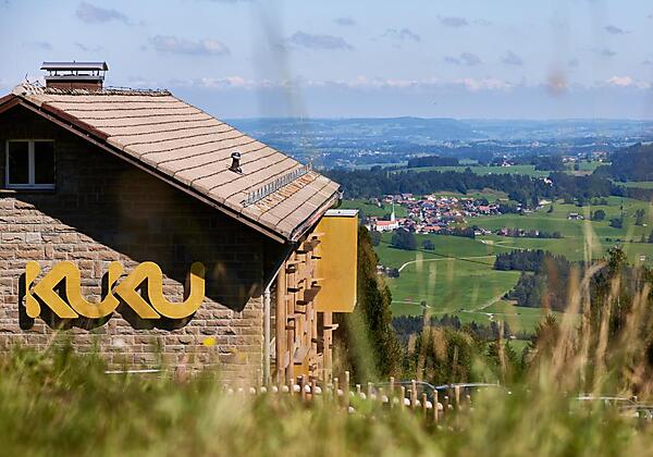 KUKU-Berghotel-Aussicht-Dorf-web