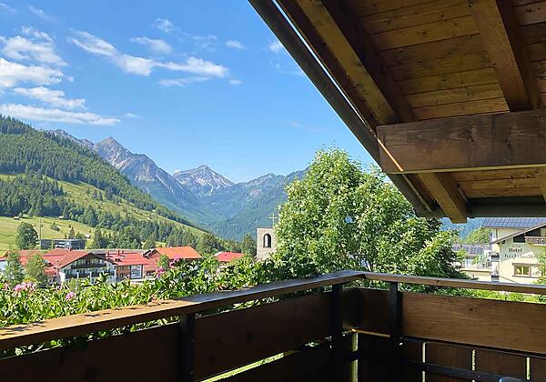 Allgaeu_Balkon_mit Ausblick