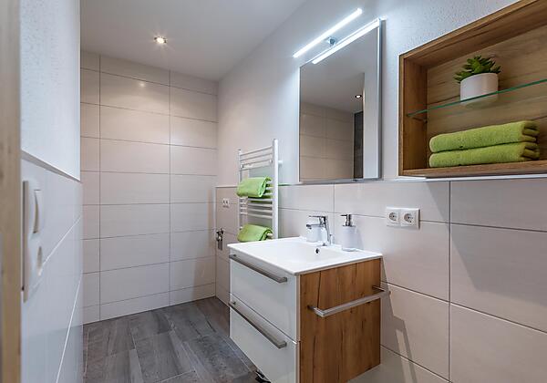 Lodge_Schoenfeld_Schoenfeldweg_12_Schlitters_Badez