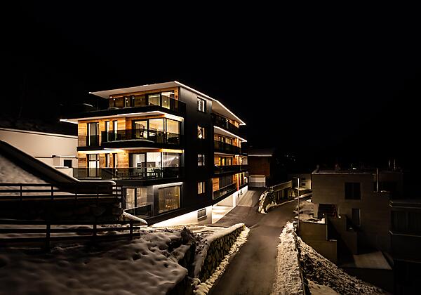 Aussen Abend Westseite II