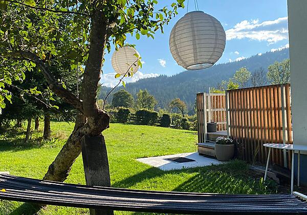 1600 qm Garten rund ums Haus,