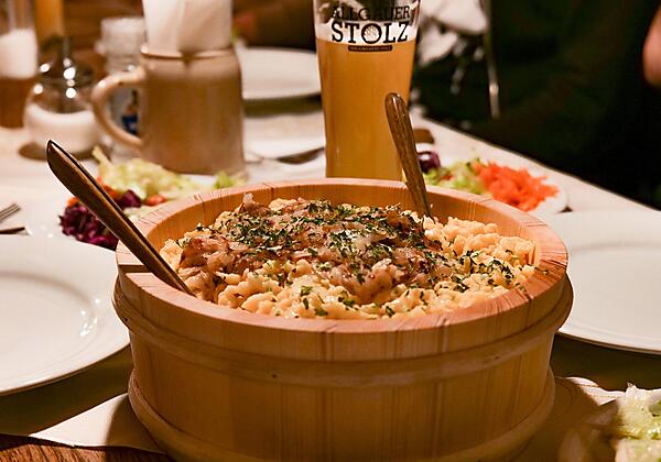 Müllers Stuben - Jeden Freitag - Käsespätzle Essen
