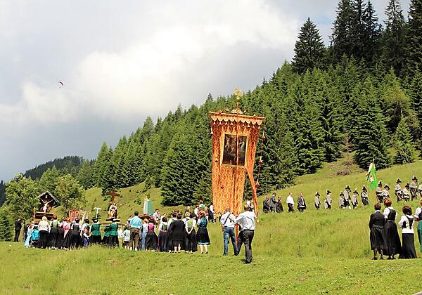 Prozession4 1200x800