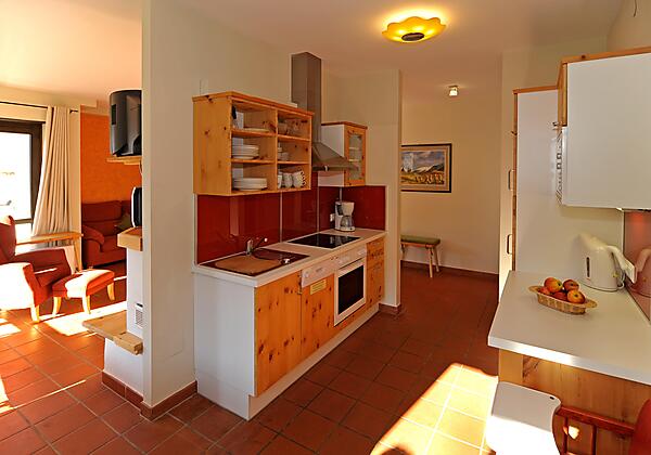 Moderne, voll ausgestattete Küche