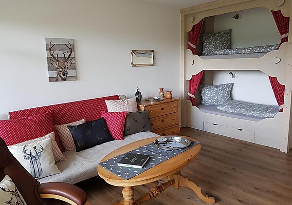 Couch als eine ausklappbare Schlafgelegenheit