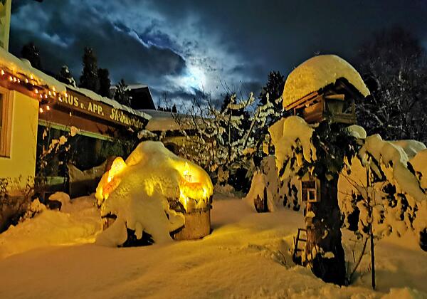 Pension App Steinwender Hausansicht nachts