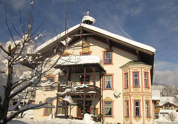 Hausansicht im Schnee