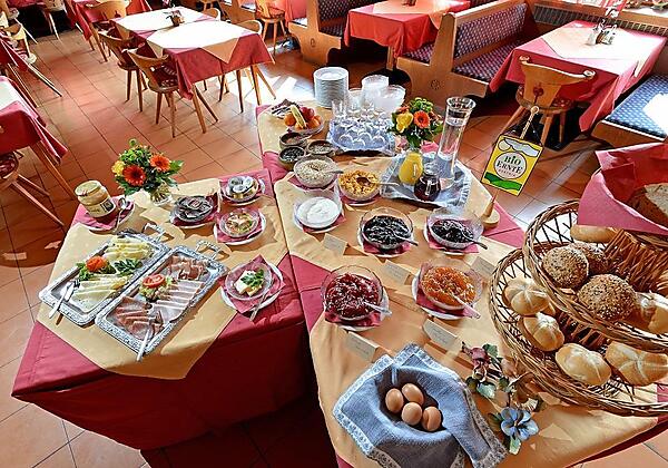 Frühstück im Hüttwirt