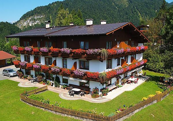 Haus Sonnleit im Sommer