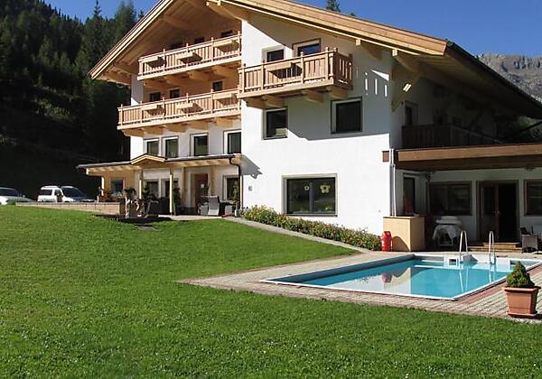 Waldesruh Sommer mit Freischwimmbad