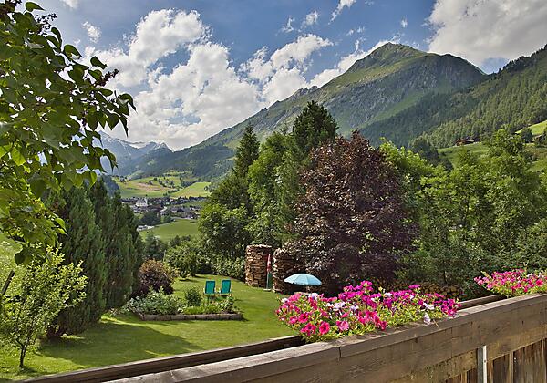 pension-waldrast-balkon-sommer24-c-anna-ladstaette