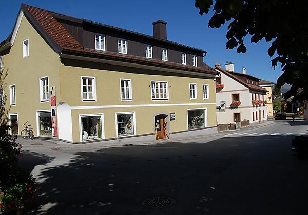 Vorderansicht mit Burg Mauterndorf