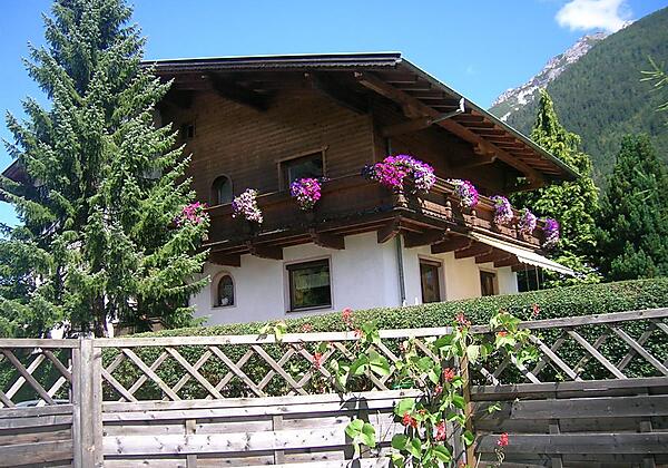 Haus Raffl Sonja Hausansicht Sommer