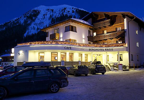 Berghotel_Rasis_Hotelfoto