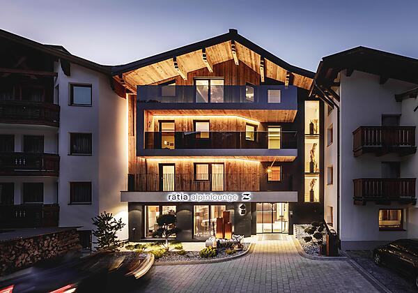 raetia_alpinlounge_aussenansicht_wyhlidal_1648