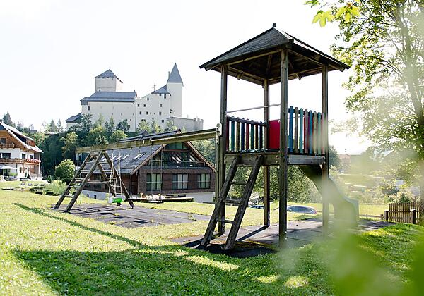 hauseigener Spielplatz für unsere Kleinen