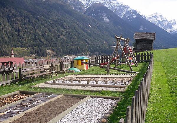 Roasnhof Barfussbereich und Spielplatz